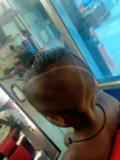 Image of: Pilot Hair Stylist in Karuppayurani