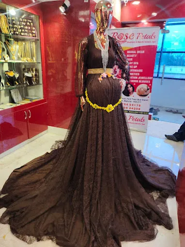 Image of: Rose Petals Unisex Saloon in Vilangudi 2