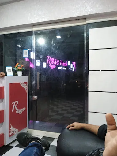 Image of: Rose Petals Unisex Saloon in Vilangudi 7