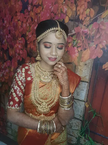 Image of: Shree Lakshana Beauty Parlour in Kamarajar Salai