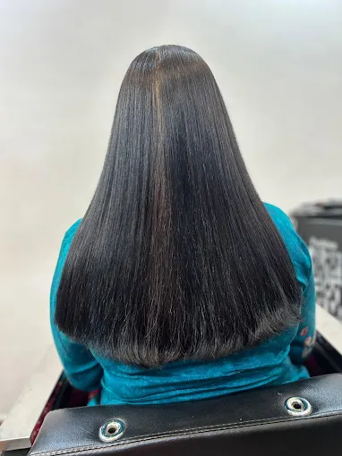 Image of: Sneham Makeovers Beauty Salon in Kamarajar Salai