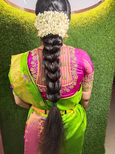 Image of: Sri Sai Beauty Parlour in S S Colony 2