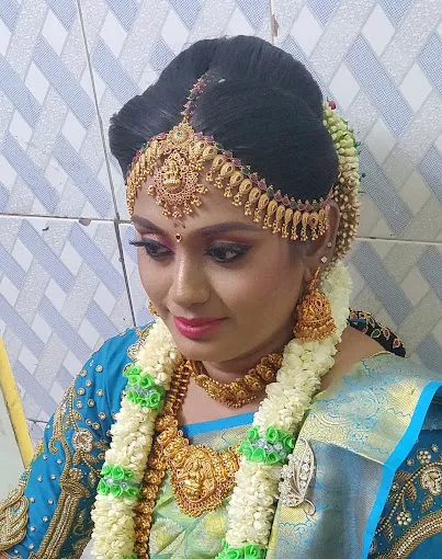 Image of: Surabi Beauty Parlour in Kamarajar Salai