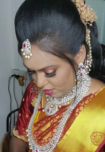 Image of: Surabi Beauty Parlour in Kamarajar Salai 3