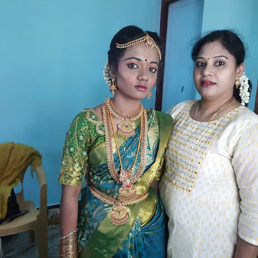 Image of: Varsha Beauty Zone in Madurai