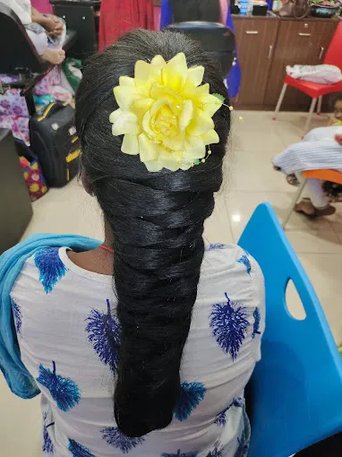 Image of: Vinayaa Beauty Parlour Home Service in Madurai 2