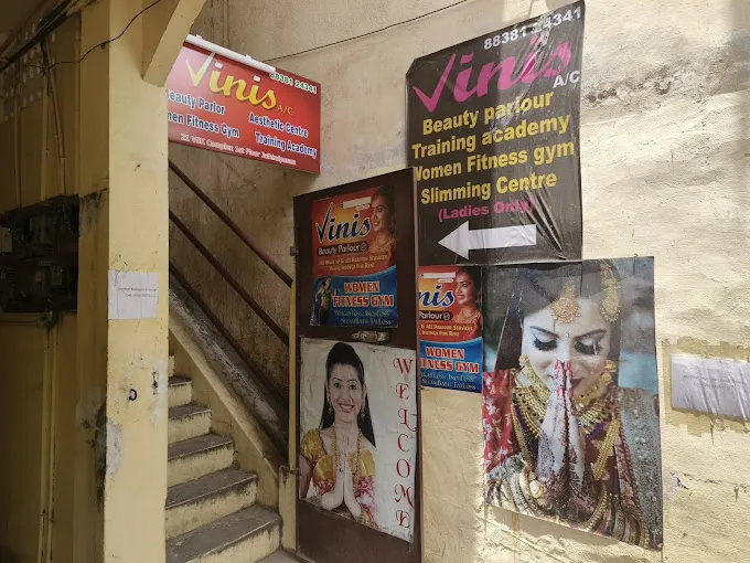 Image of: Vinis Aesthetic Centrevinis Beauty Parlour in Jaihindpuram 2