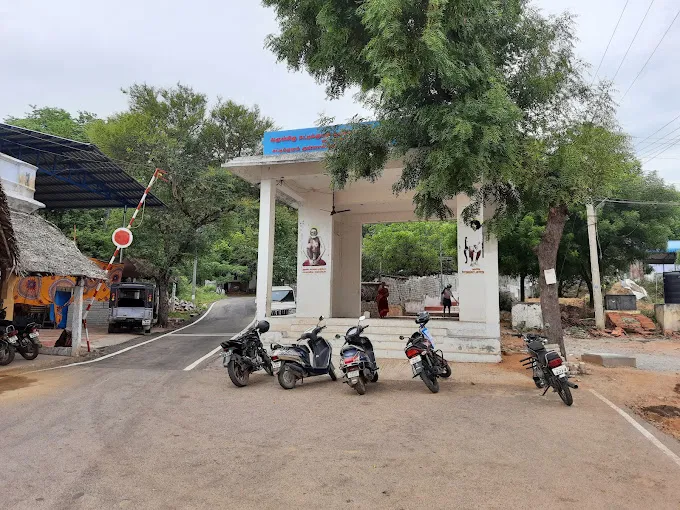 Image of: Arulmigu Somappa Swamigal Jeeva Samadhi In Thiruparankundram 3