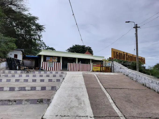 Image of: Arulmigu Somappa Swamigal Jeeva Samadhi In Thiruparankundram 4