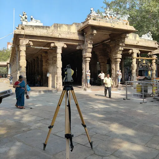 Image of: Maragathavalli Samitha Mutheesevarar Thirukovil In Teppakulam 2