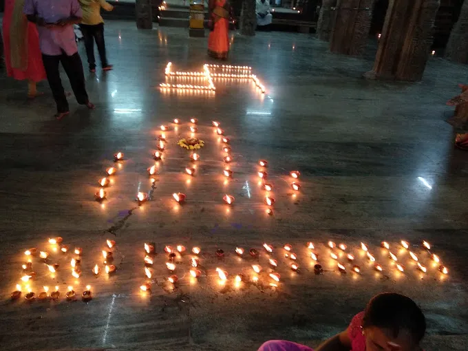 Image of: Maragathavalli Samitha Mutheesevarar Thirukovil In Teppakulam 6