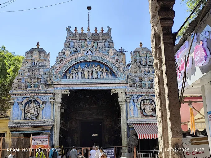 Image of: Meenakshi Sundareshwarar Temple In Madurai