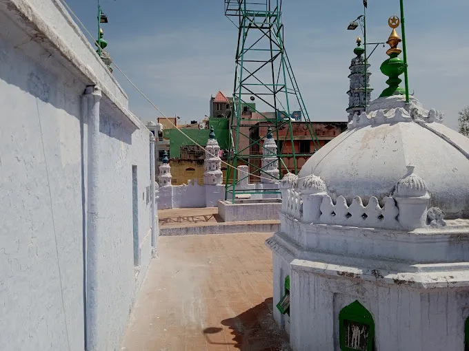 Image of: Therkuvasal Pallivasal Dargah In Periyar