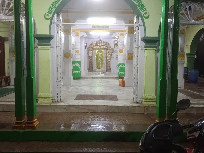 Image of: Therkuvasal Pallivasal Dargah In Periyar 5
