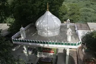 Sikkandar Dharqa In Koodal Nagar