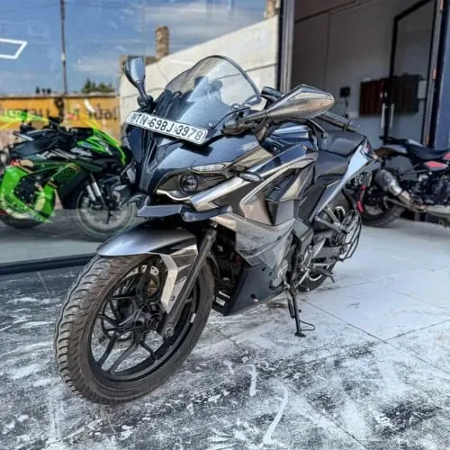 Bajaj Pulsar RS200