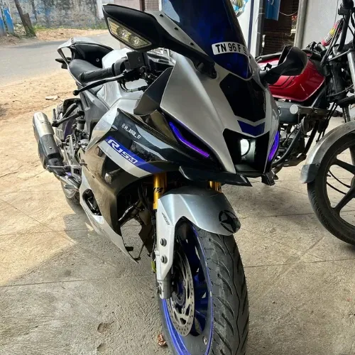 Yamaha R15 V4