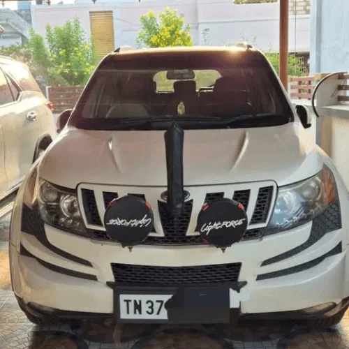 Mahindra XUV300 W8