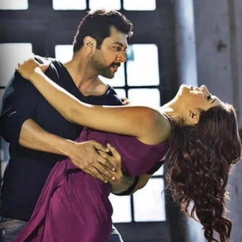 Karthik Left Aishu Moves on Bgm Tamil Ringtone High Quality