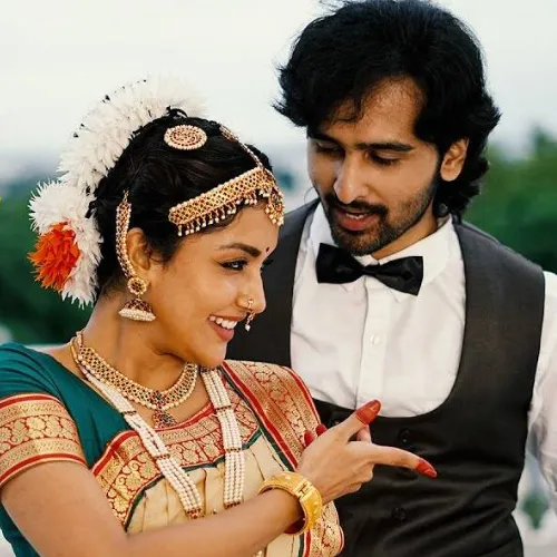 Neela Nilave Bgm Malayalam Movie Ringtone Download for Free