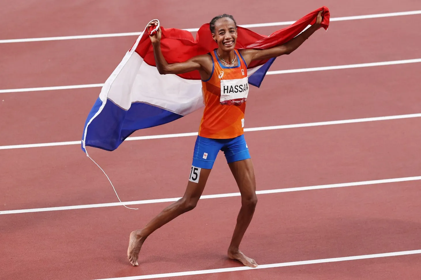 Sifan Hassan celebrates victory with flag after race finish