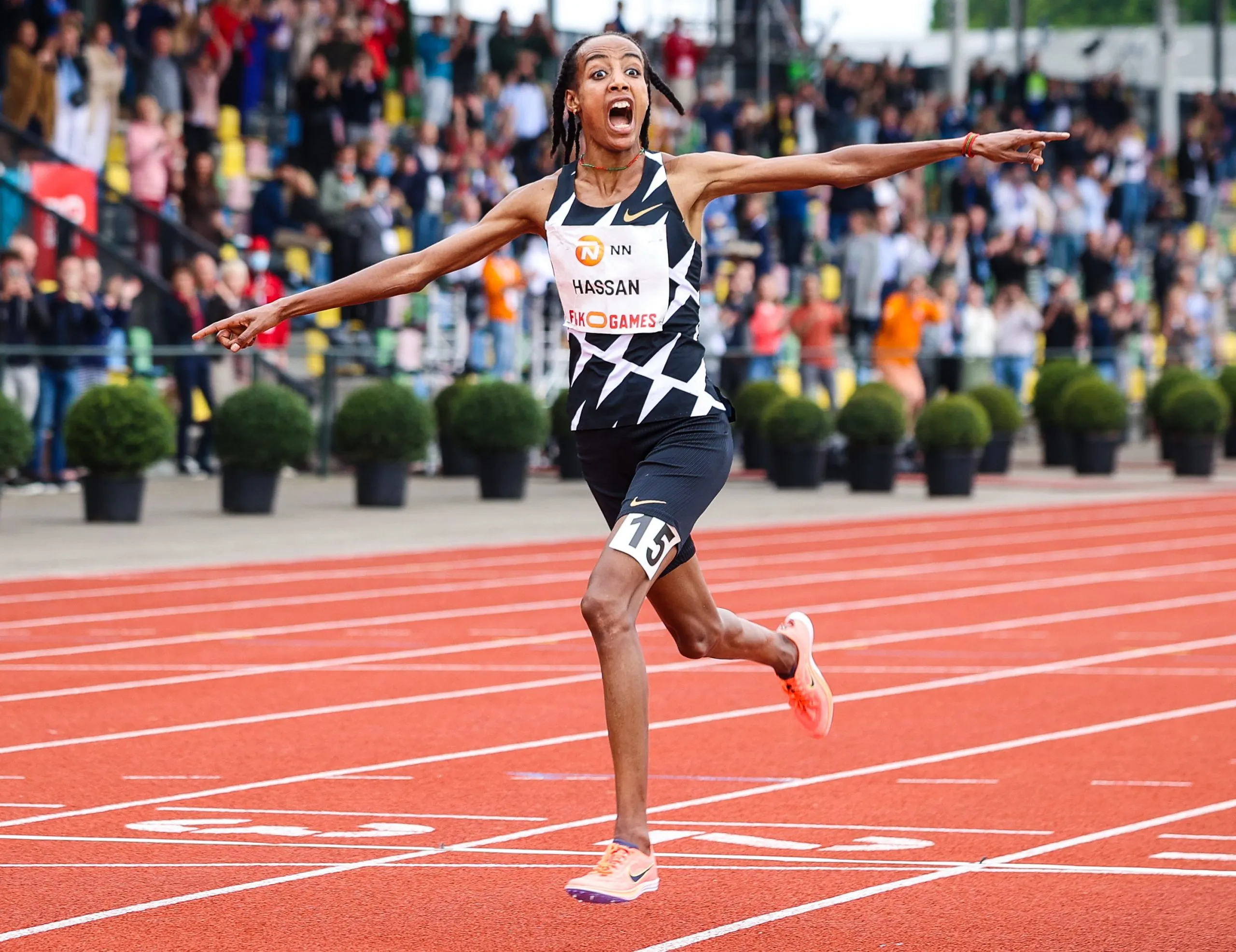 Sifan Hassan sprinting powerfully in long-distance competition