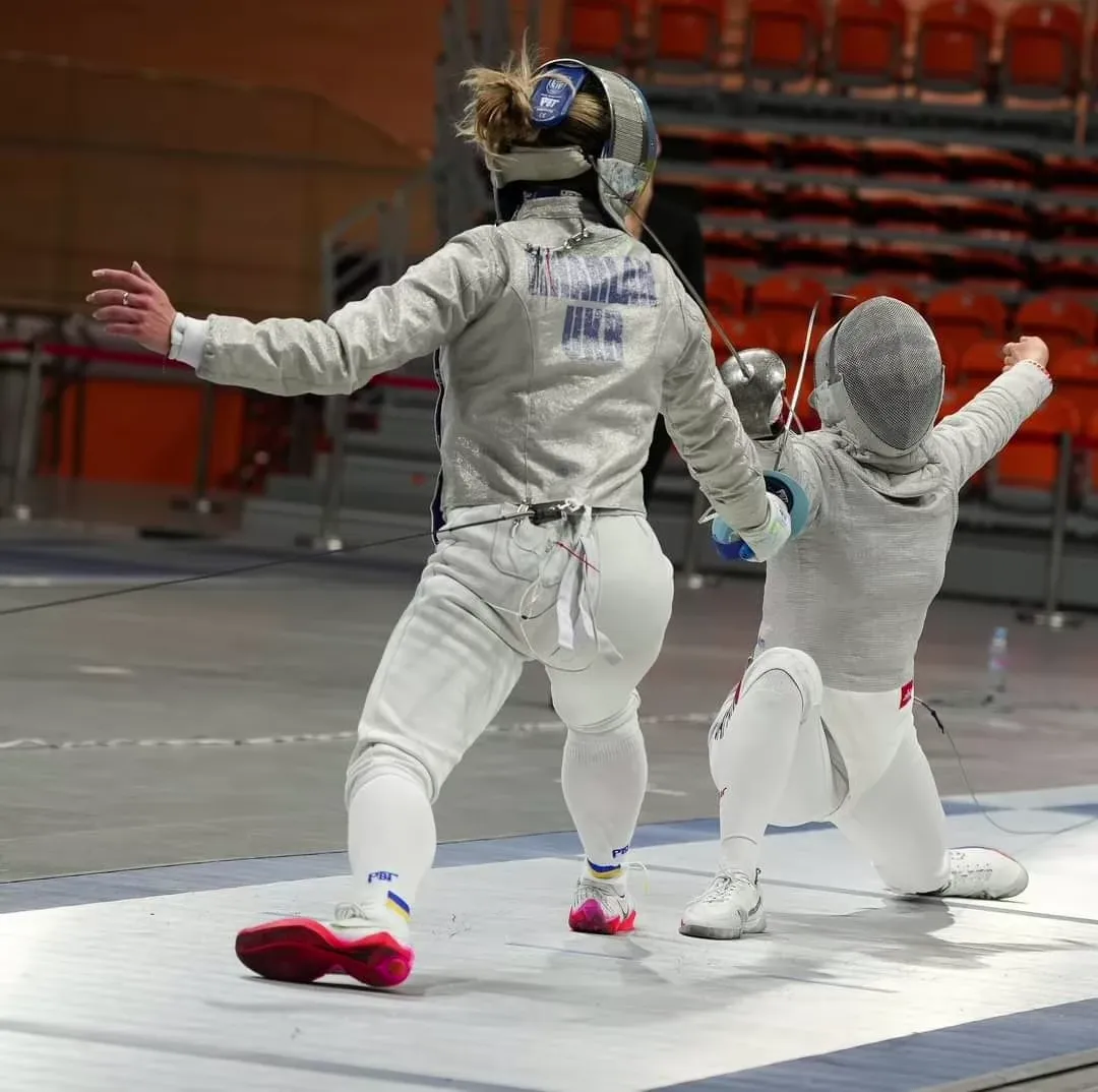 OlhaKharlan Competes in Intense Fencing Bout