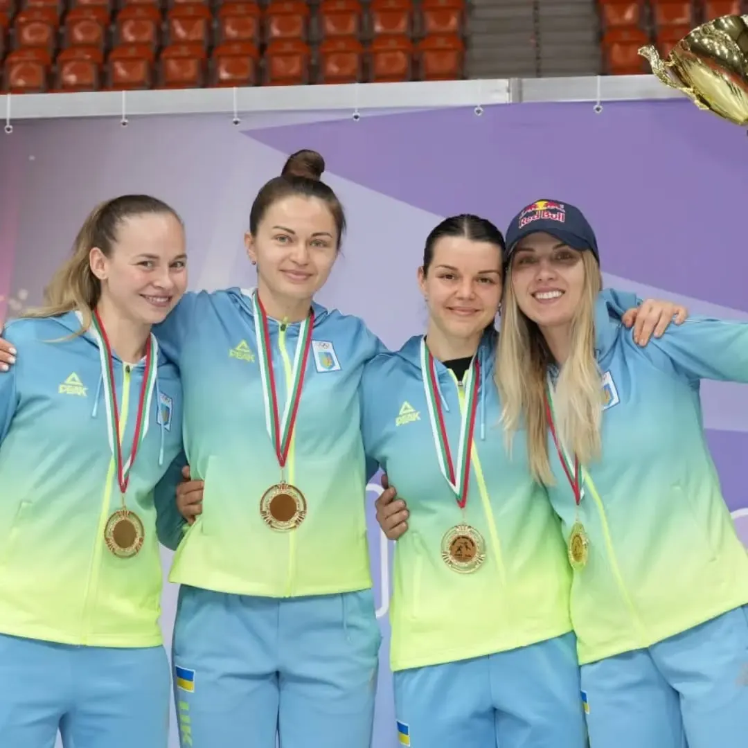 OlhaKharlan Smiles with Ukrainian Teammates