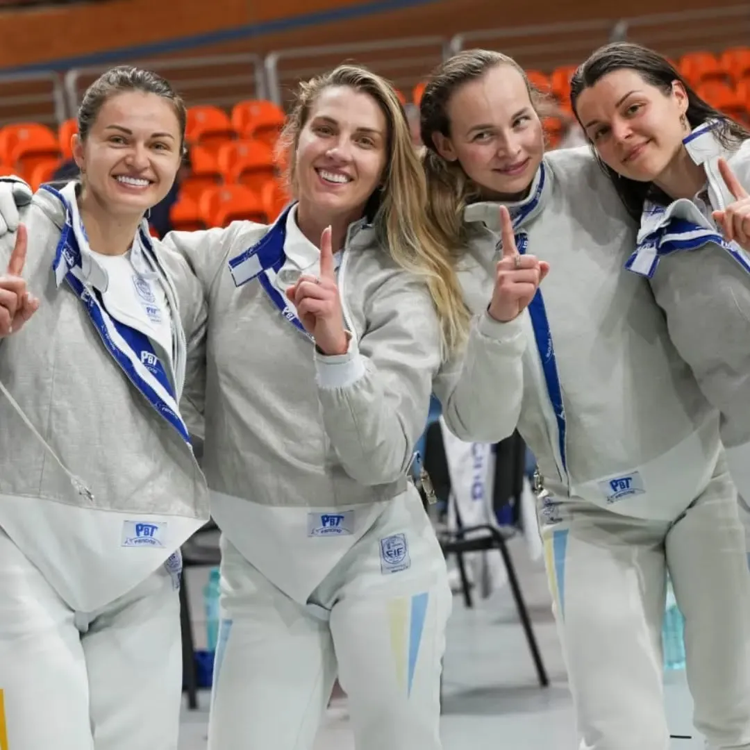 OlhaKharlan Celebrates Medal with Teammates