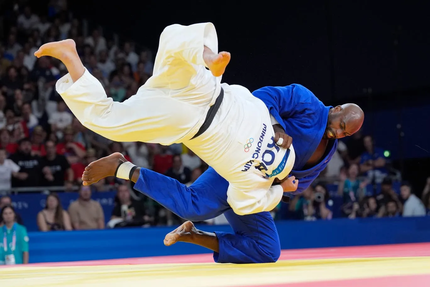Teddy Riner in ground battle during match