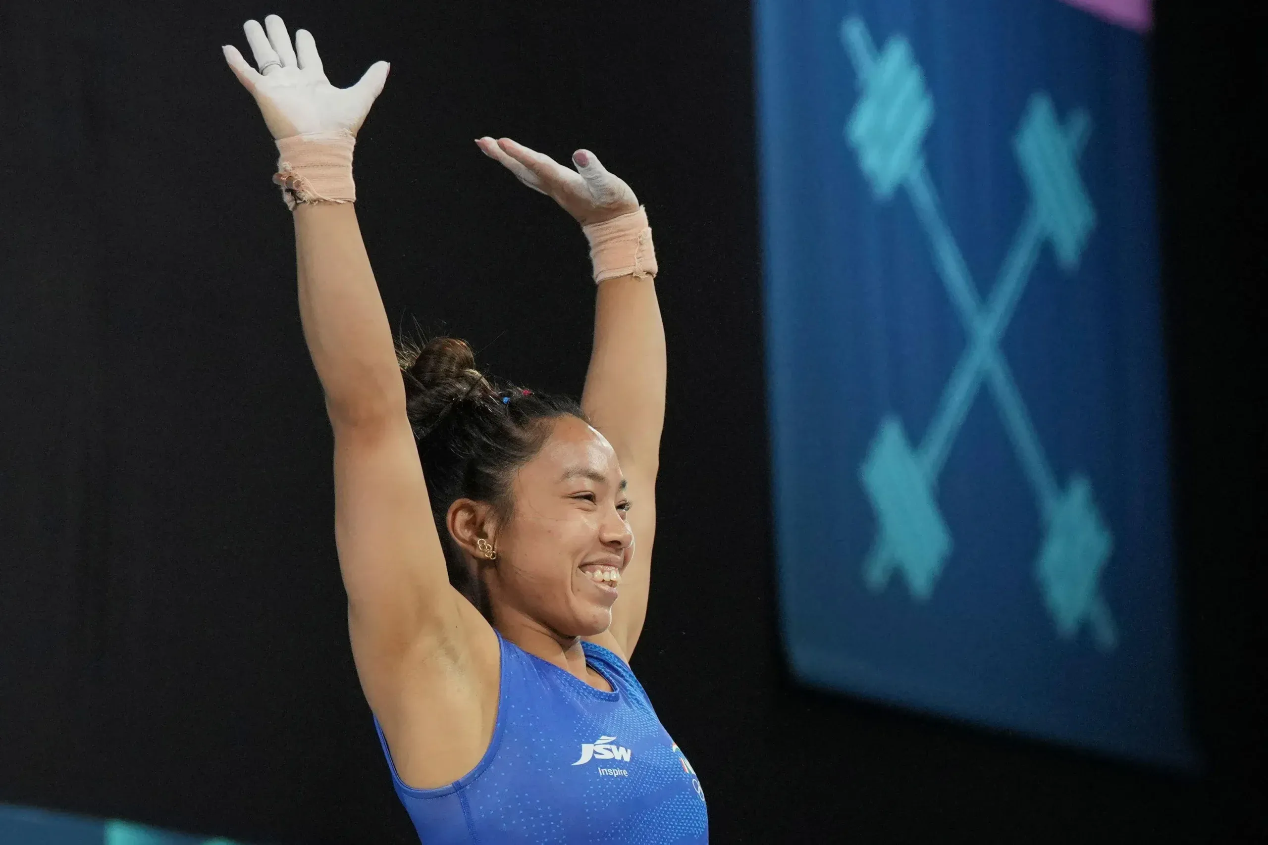 Mirabai Chanu Acknowledging the Crowd