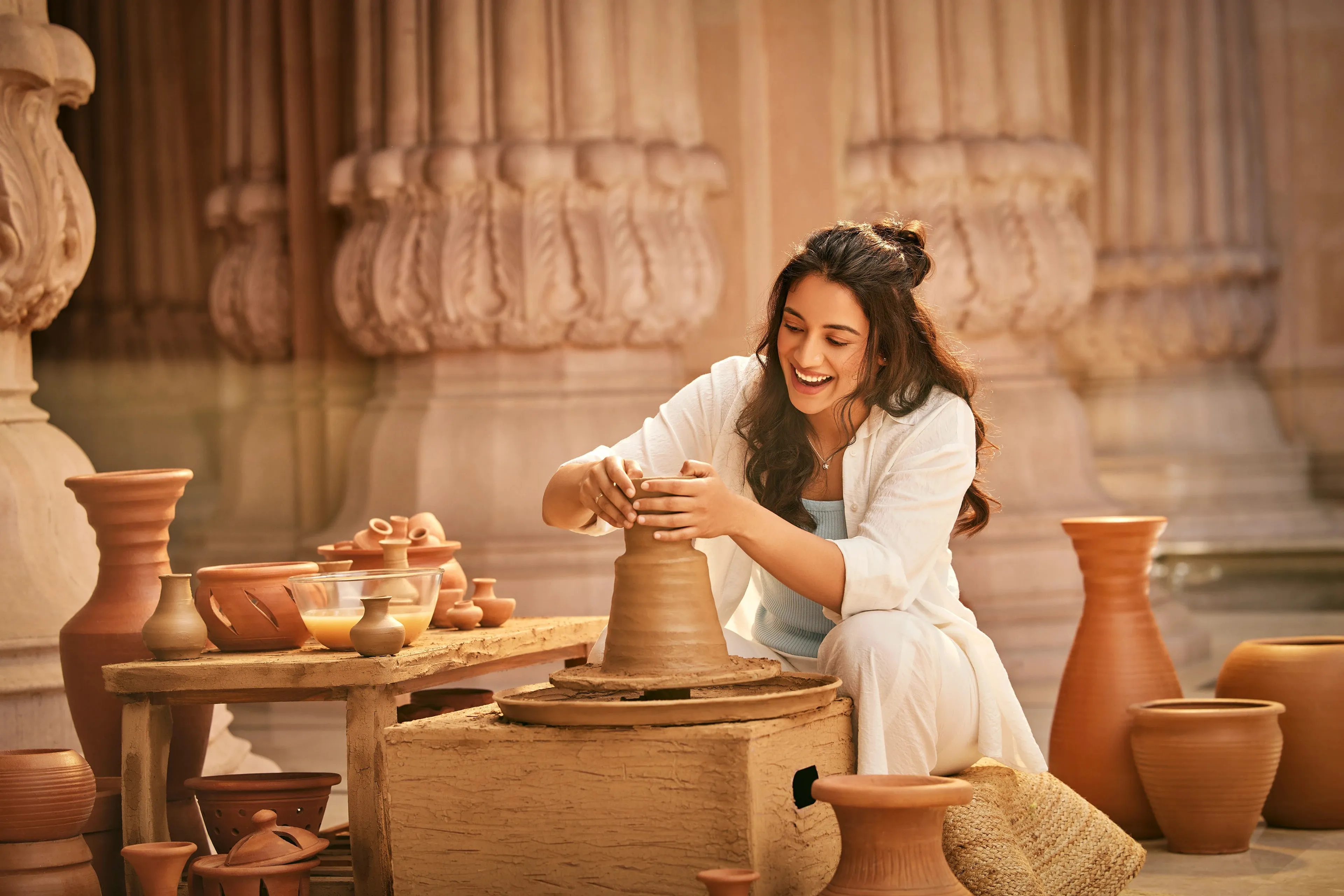 Smriti Mandhana Enjoys Traditional Indian Meal Indoors