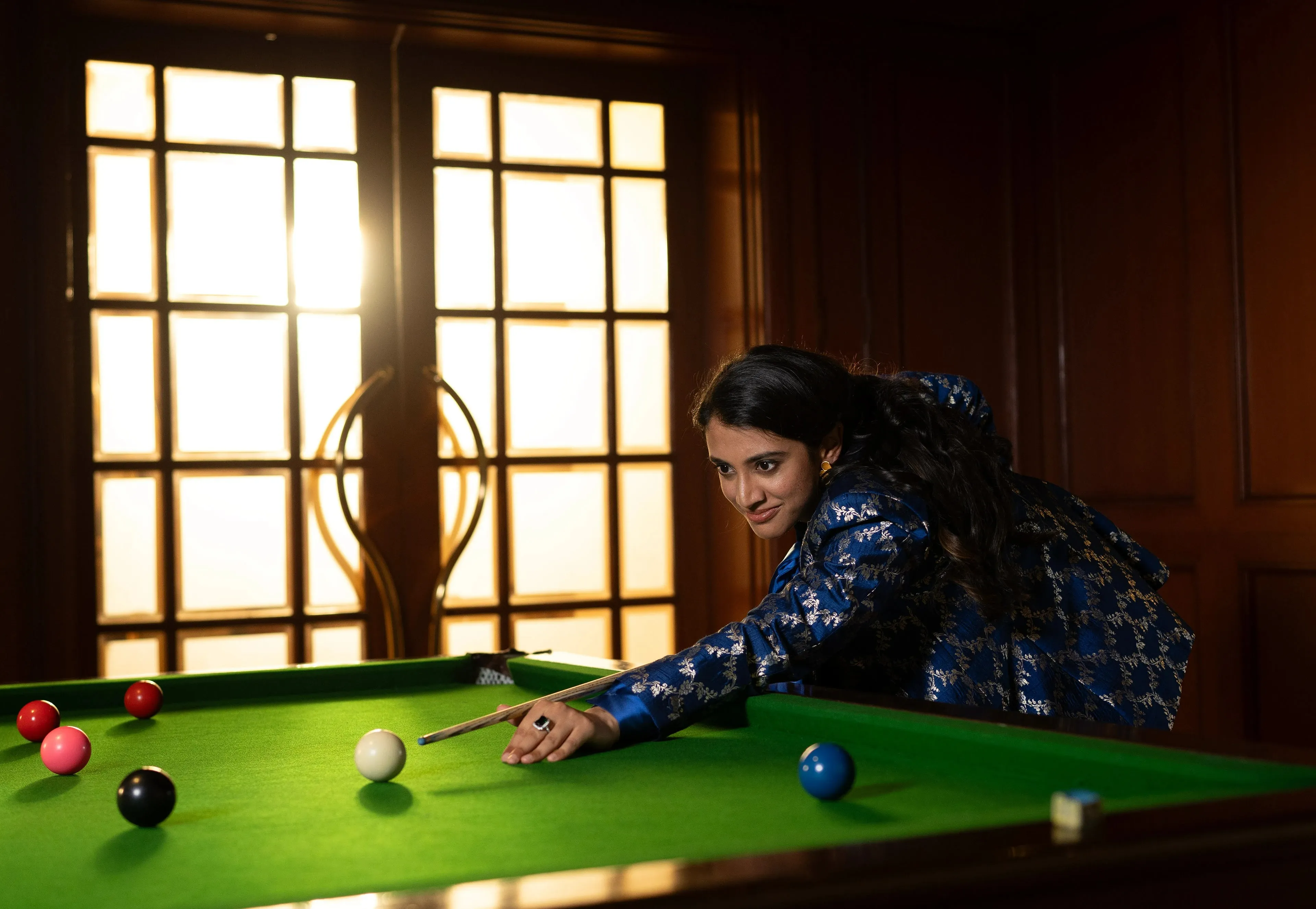 Smriti Mandhana Plays Snooker in Relaxed Indoor Setting