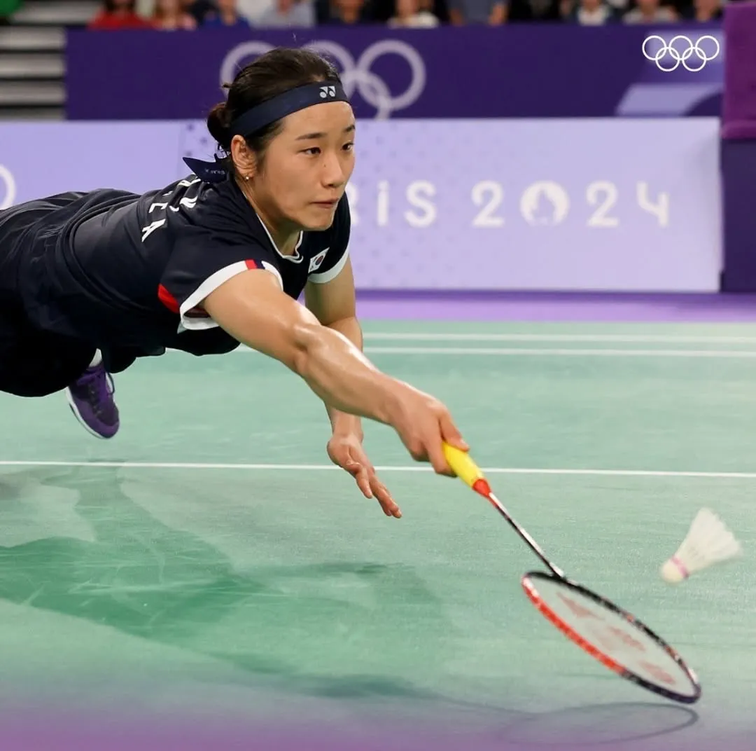 An Se Young Executes a Precise Drop Shot