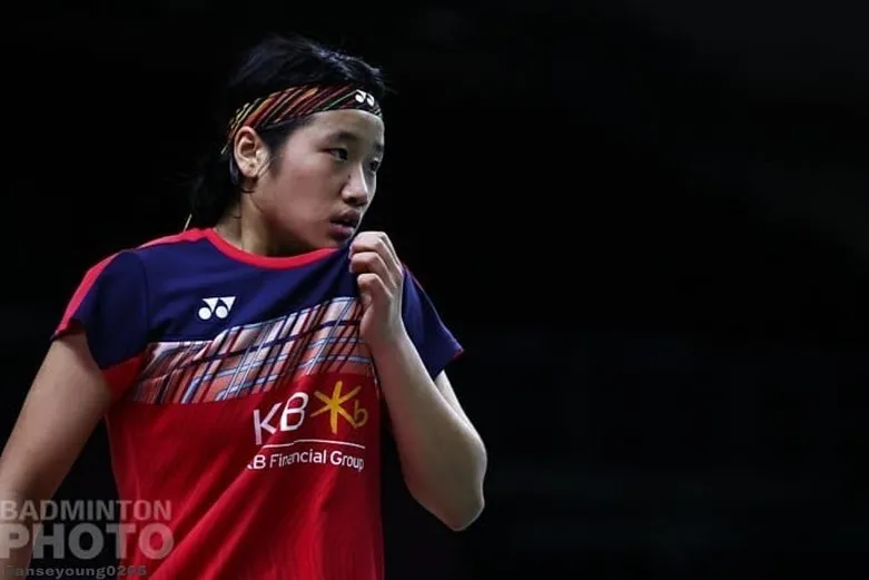 An Se Young Prepares for a Powerful Smash