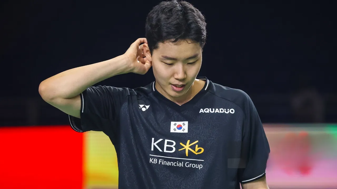 Seo Seung Jae Reflects During Badminton Match