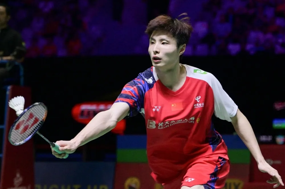 Shi Yuqi Preparing to Strike a Powerful Shot