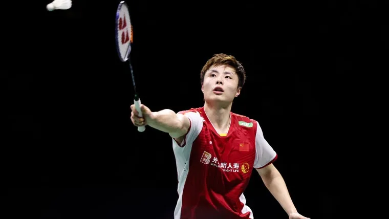 Shi Yuqi Executing a Backhand Stroke
