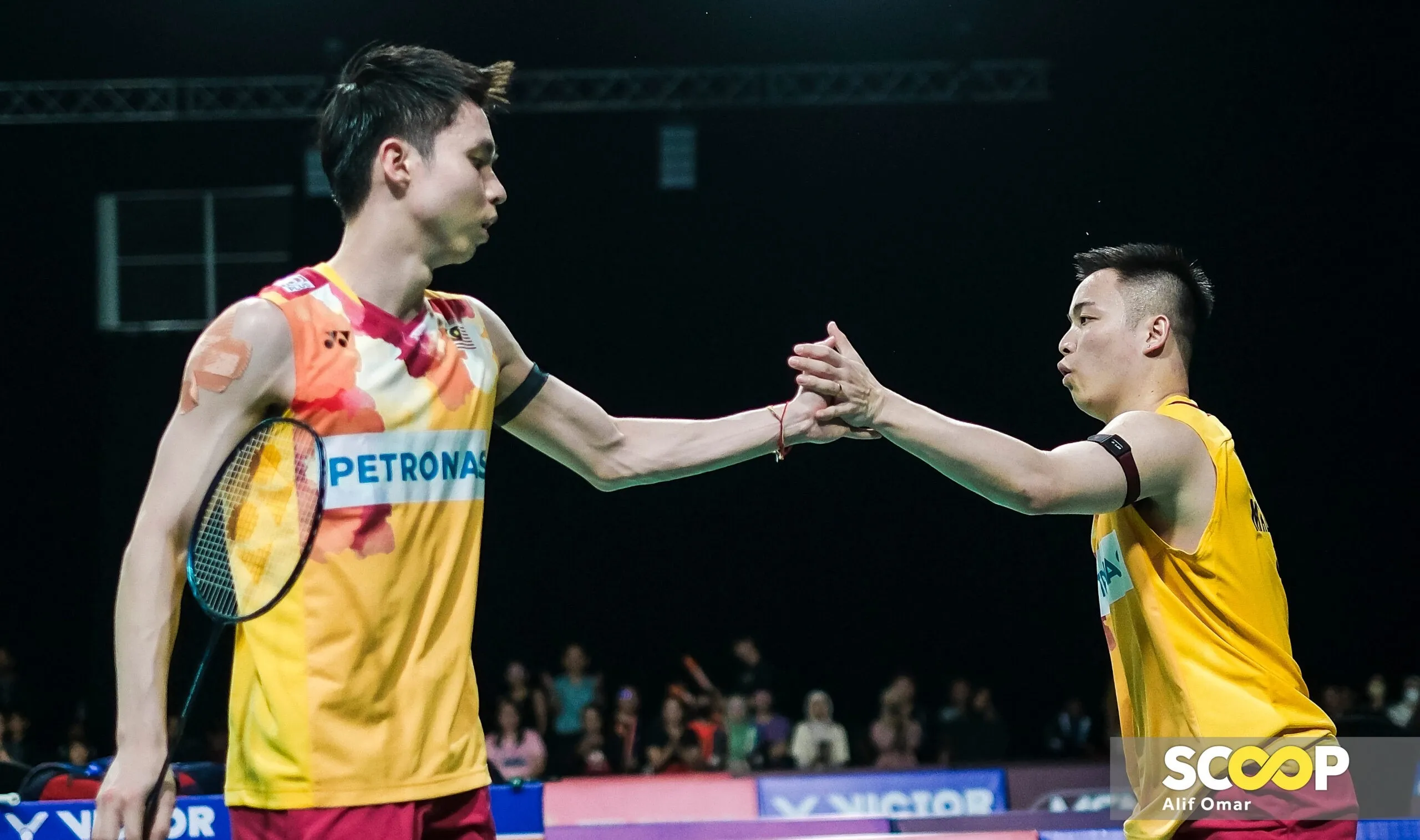 Soh Wooi Yik Shakes Hands After Match