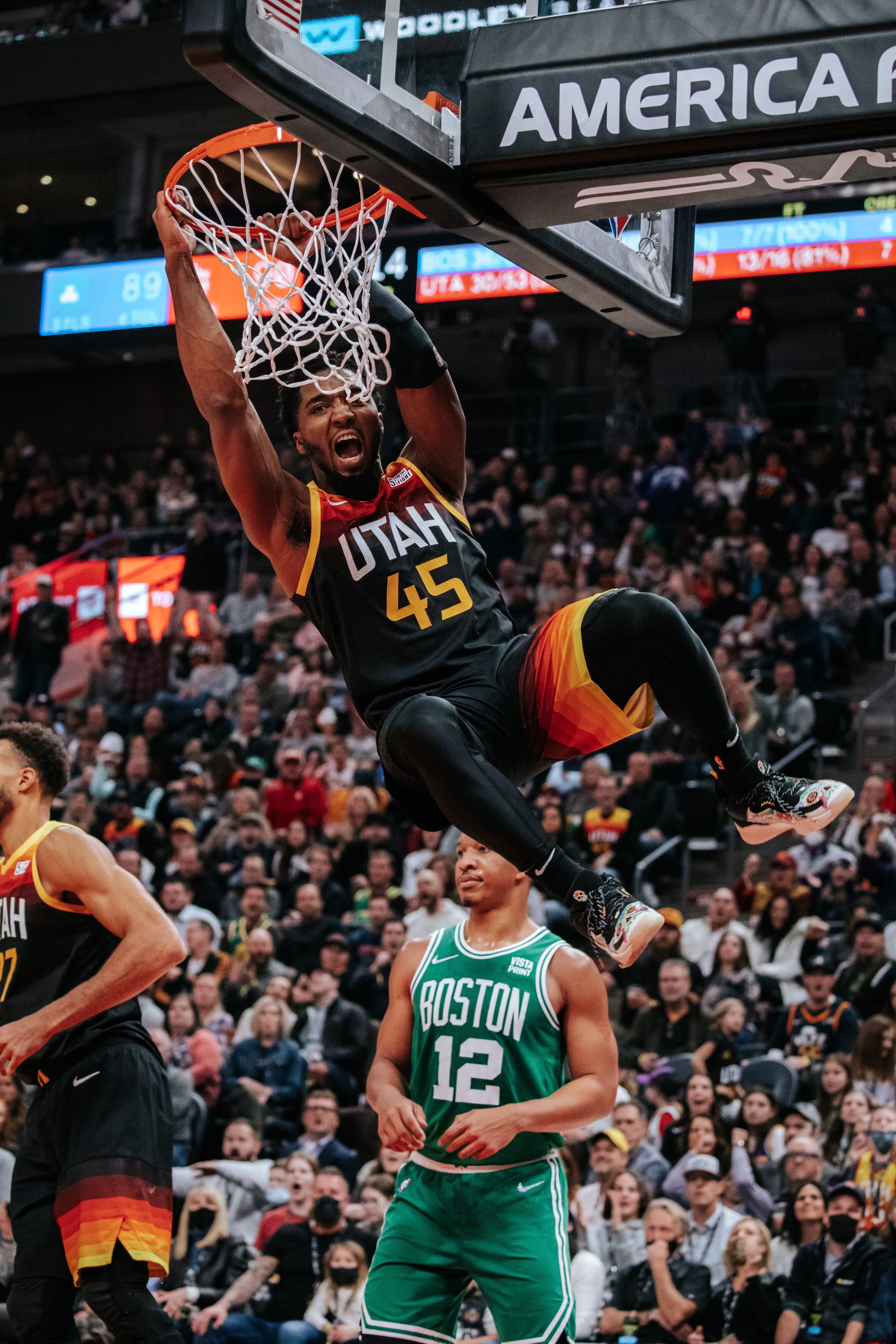 Donovan Mitchell Mid-Dunk