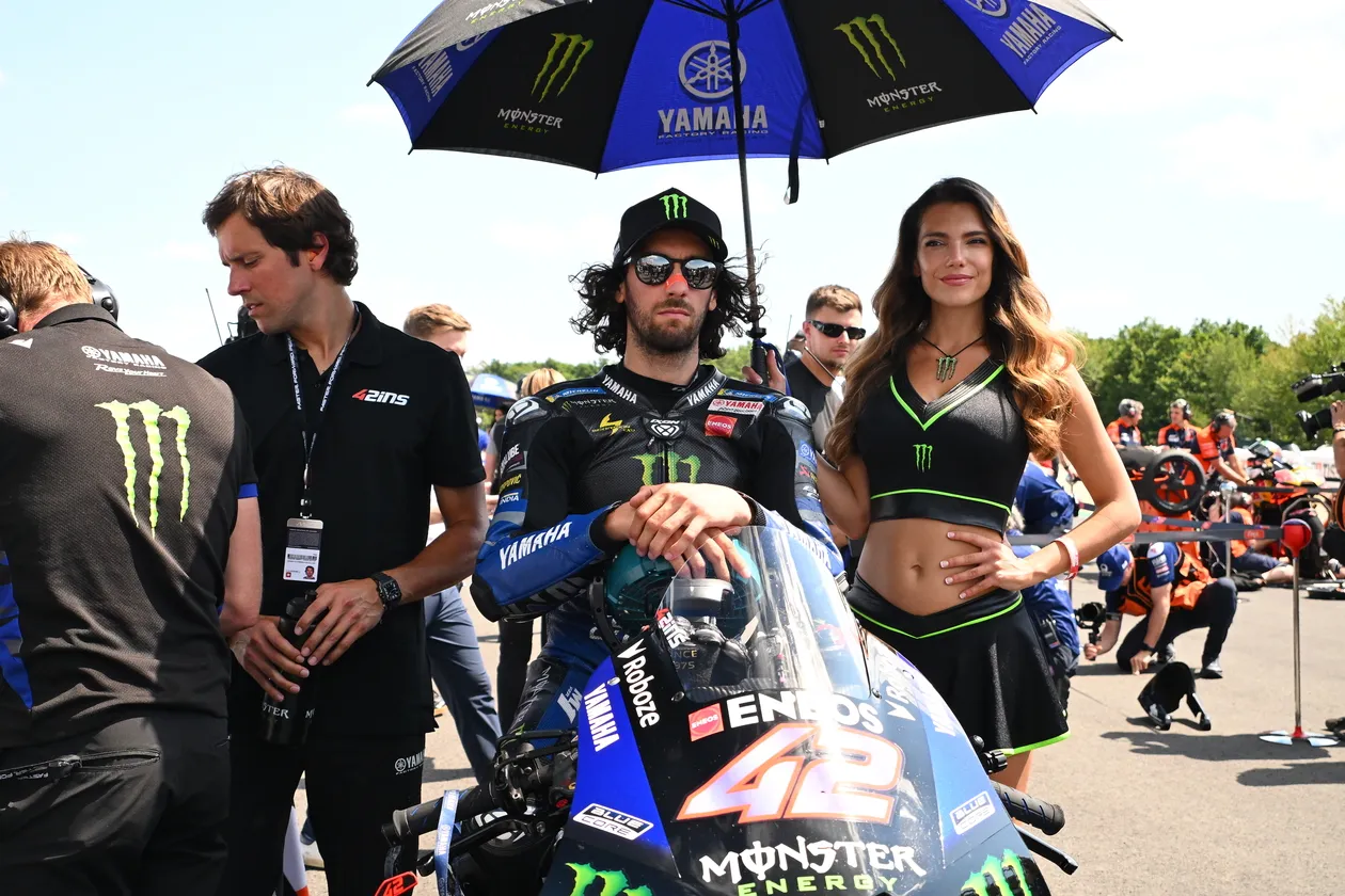 Alex Rins on Starting Grid with Yamaha Team and Umbrella Girl