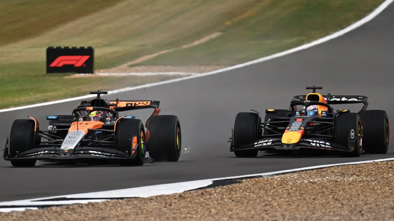 Piastri Battles Rival F1 Car in Intense Wheel-to-Wheel Duel