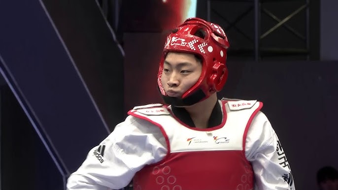 Bae Jun-seo Focused During Match
