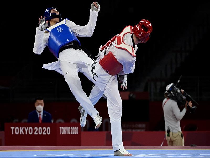 Seif Eissa Delivering Kick in Olympic Taekwondo Bout