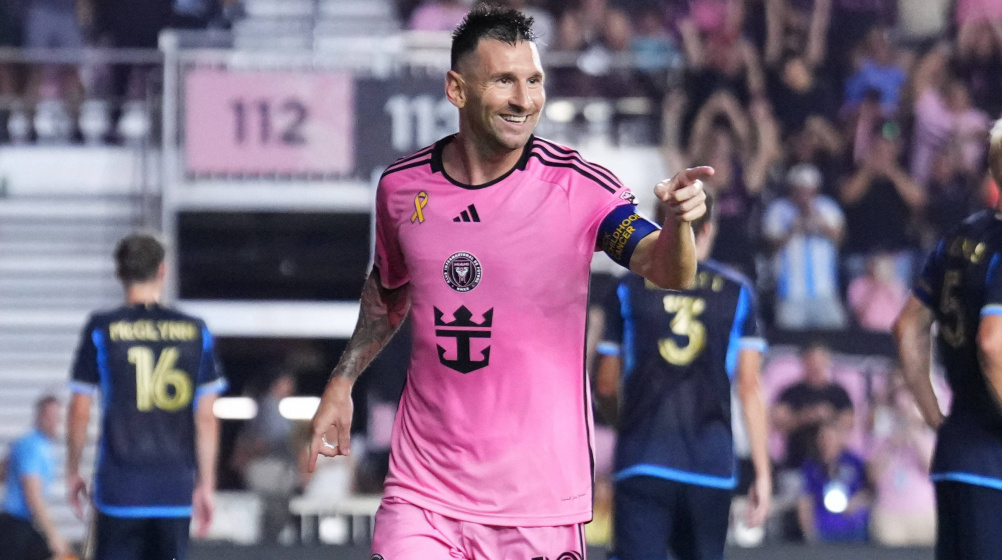 Lionel Messi Walks Off Pitch Wearing Inter Miami Jersey