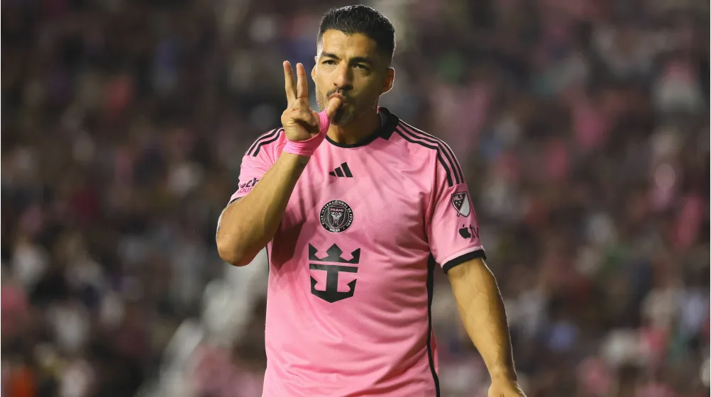Luis Suarez celebrates with a peace sign after scoring goal
