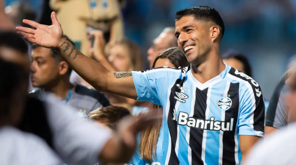 Luis Suarez celebrates enthusiastically with Gremio fans