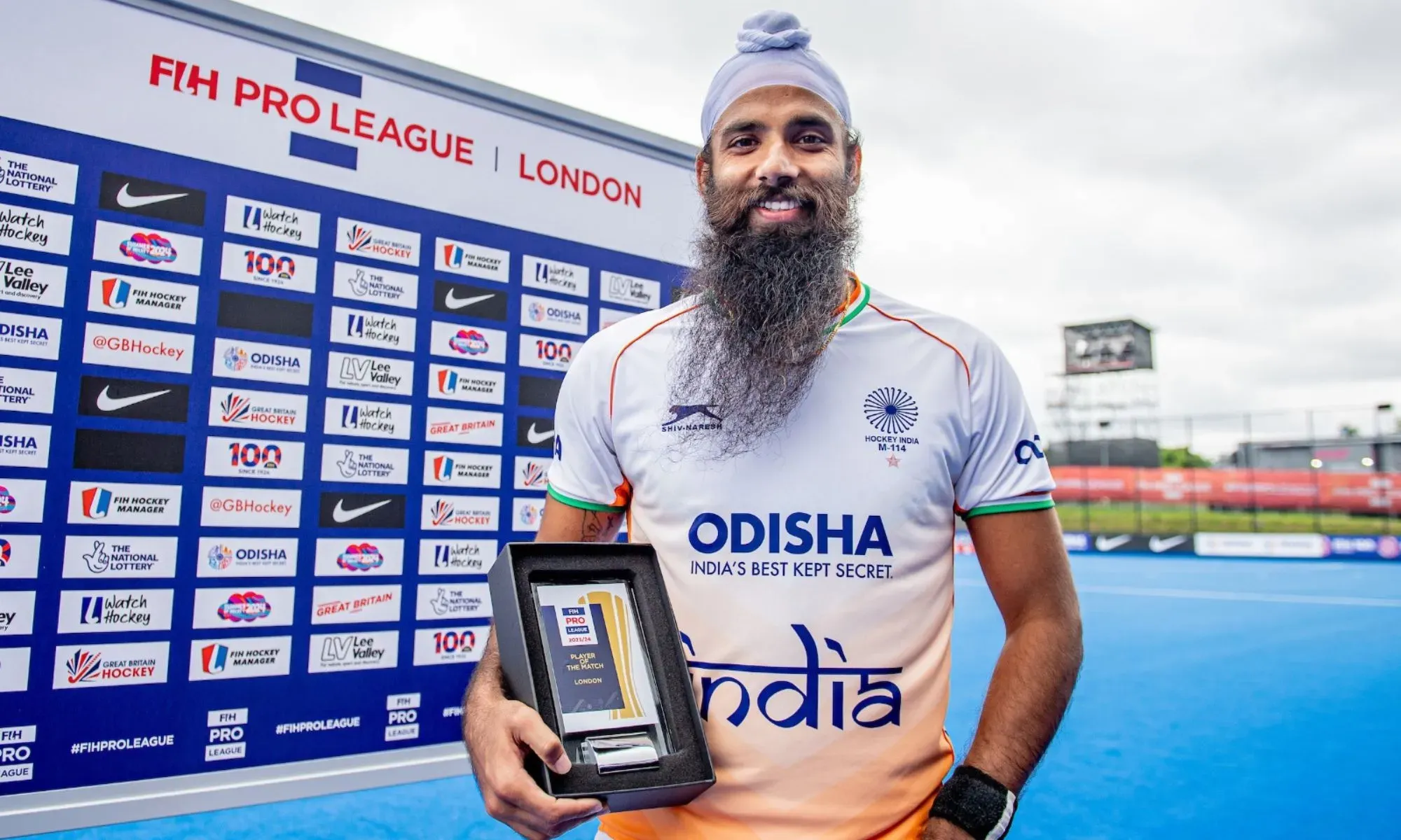Jarmanpreet Singh with Award