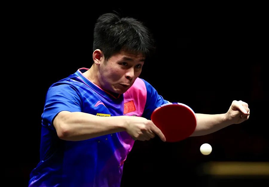 Lin Shidong Hits a Powerful Forehand Shot