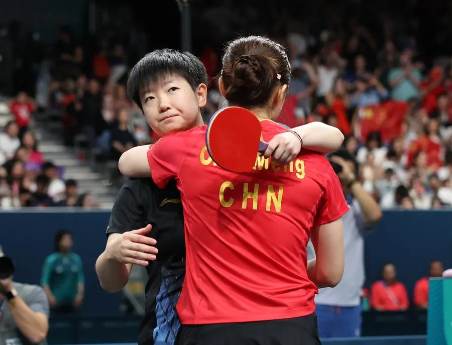 Sun Yingsha and Teammate Celebrate Victory Together